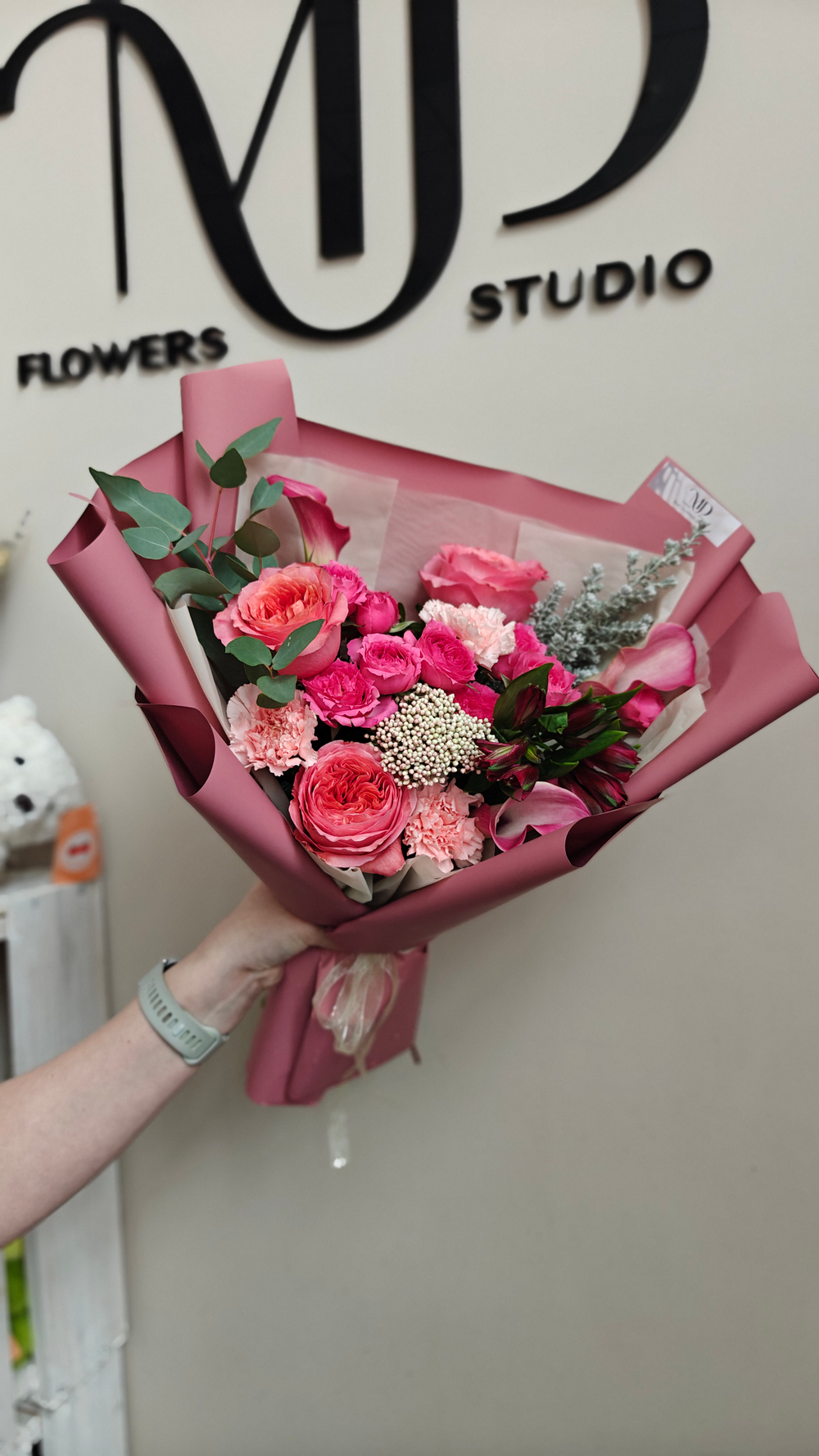 Яркий букет с пионовидными розами