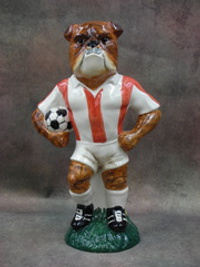 Статуэтка. Фарфор. Собака Бульдог футболист. Англия