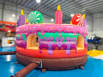 Коммерческий надувной батут "Торт"  без крыши 4.5*4.5*3 м