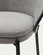 Eamy Светло-серый полубарный стул с отделкой из шпона ясеня с черным покрытием