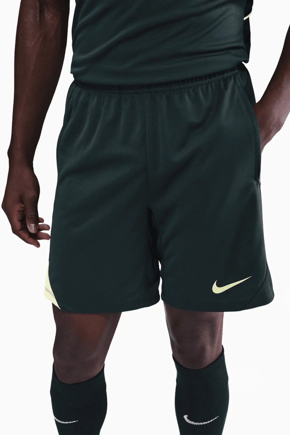 Шорты Nike Dri-FIT Strike - зеленый