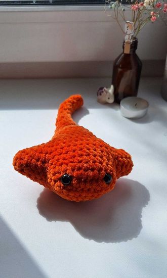 Вязаная игрушка ручной работы "Скат"