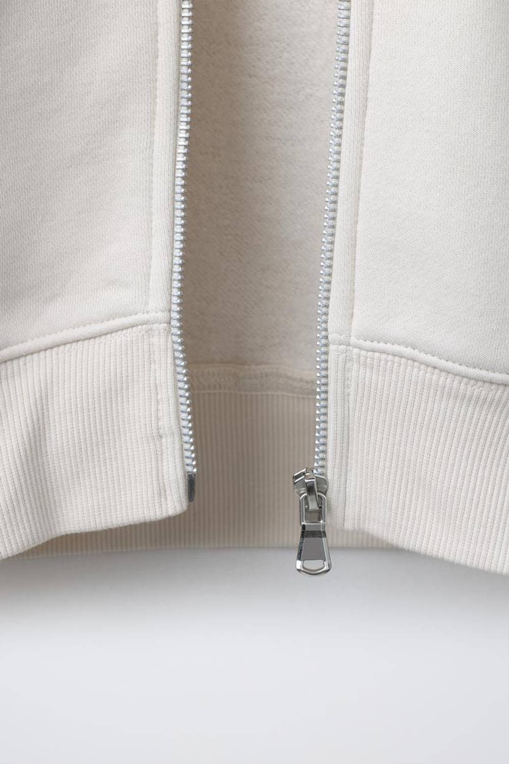 ZARA ТОЛСТОВКА НА МОЛНИИ БАЗОВАЯ, ЭКРЮ