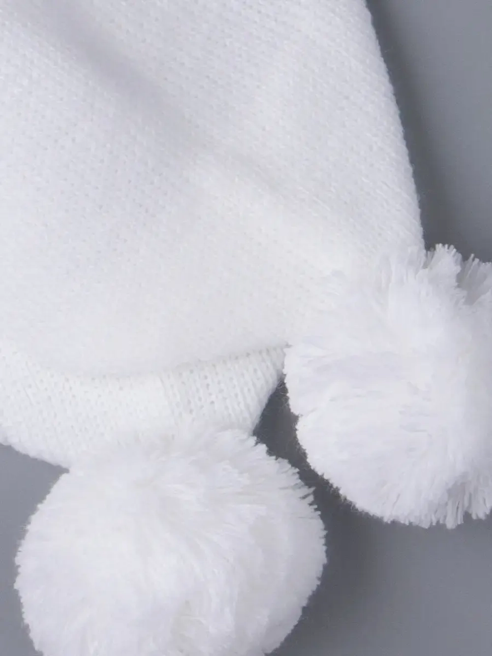 Шарф зимний вязаный с бубонами для детей