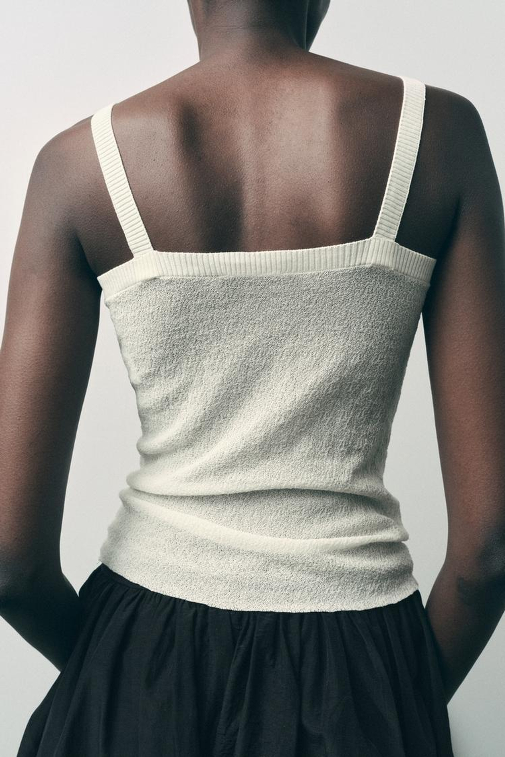 ZARA ТРИКОТАЖНЫЙ ТОП С ПЛИССИРОВКОЙ, ЭКРЮ