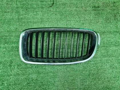Решетка радиатора левая BMW 3er F30 (2011-2020)