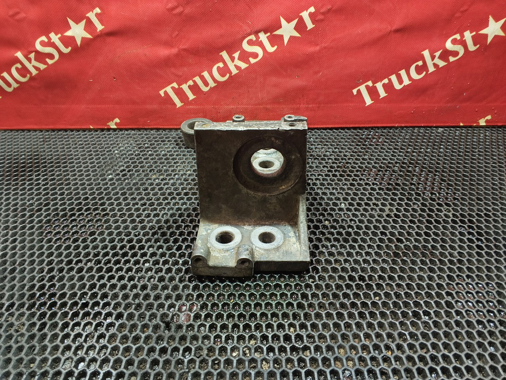 Кронштейн бампера левый