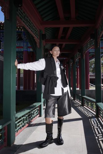 Черный жилет с бантиками