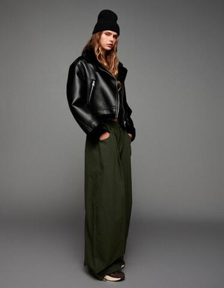 BERSHKA Куртка-дублена, черный