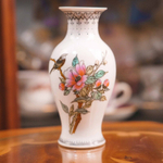 Пара фарфоровых ваз с росписью «Птицы и цветы»