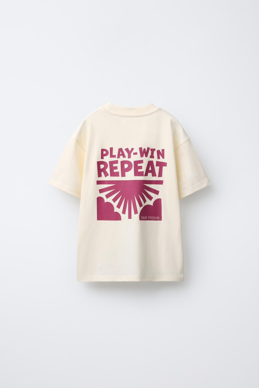 ZARA ОДНОТОННАЯ ФУТБОЛКА С НАШИВКОЙ, БЕЛЫЙ