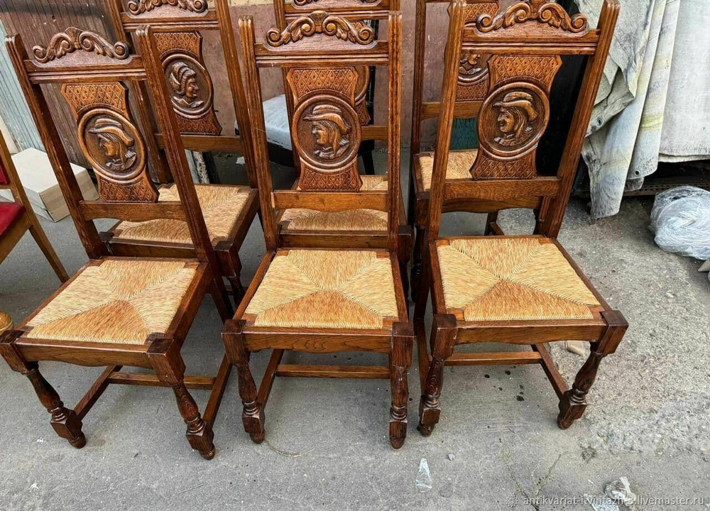 Старинные стулья с ротангом 2 шт