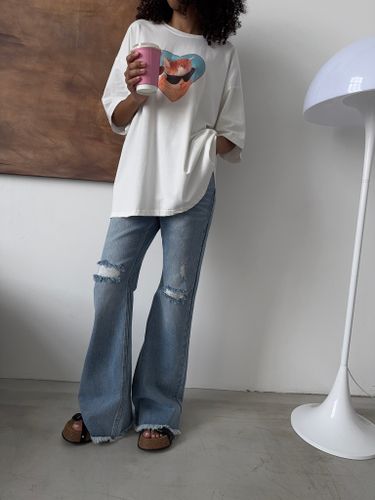 Синие рваные джинсы-клеш