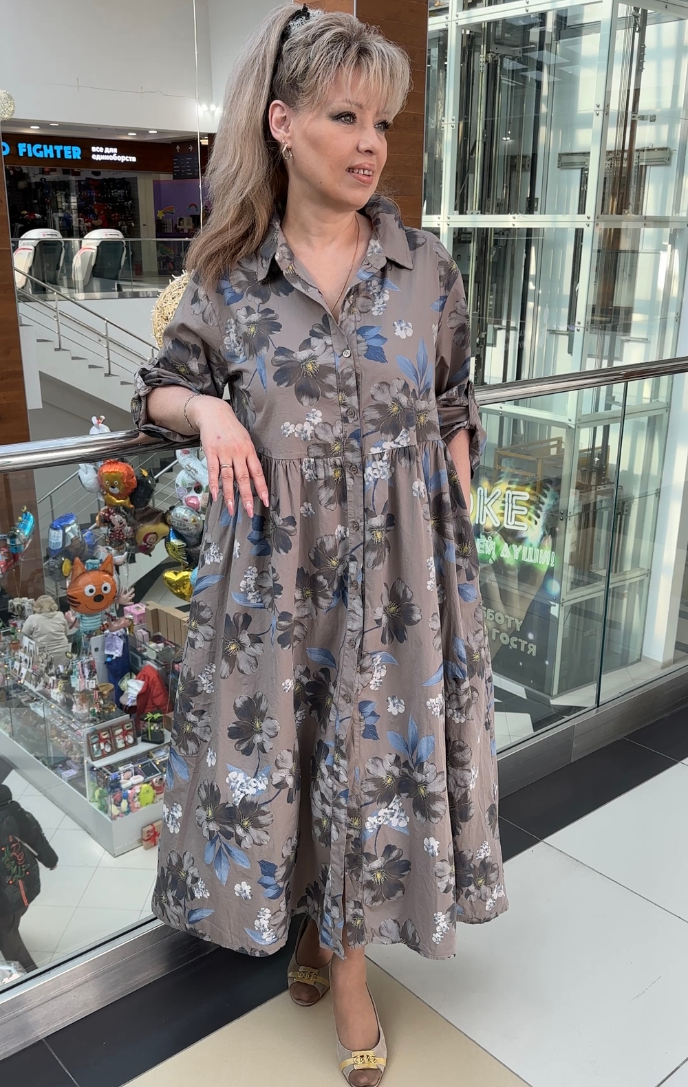 Длинное цветное платье на застежке