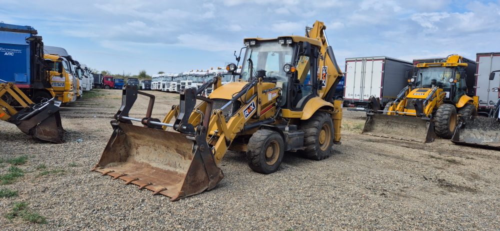 RUNMAX SE440 Экскаватор-погрузчик SE440TS (Дизельный, 4,8 л, 102 л.с., АТ)