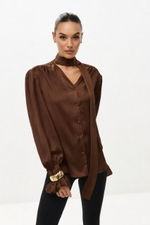 Блузка с бантом