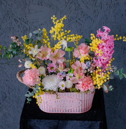 165. Яркая ароматная весенняя композиция с гиацинтами и нарциссами