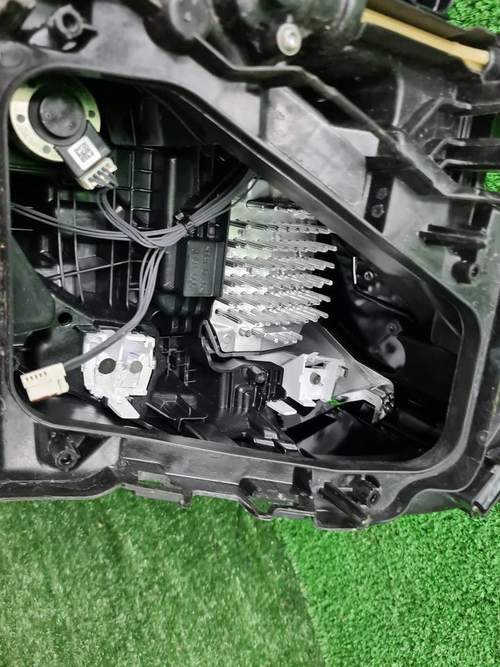 Фара правая Audi Q3 2 (2018-н.в.) LED