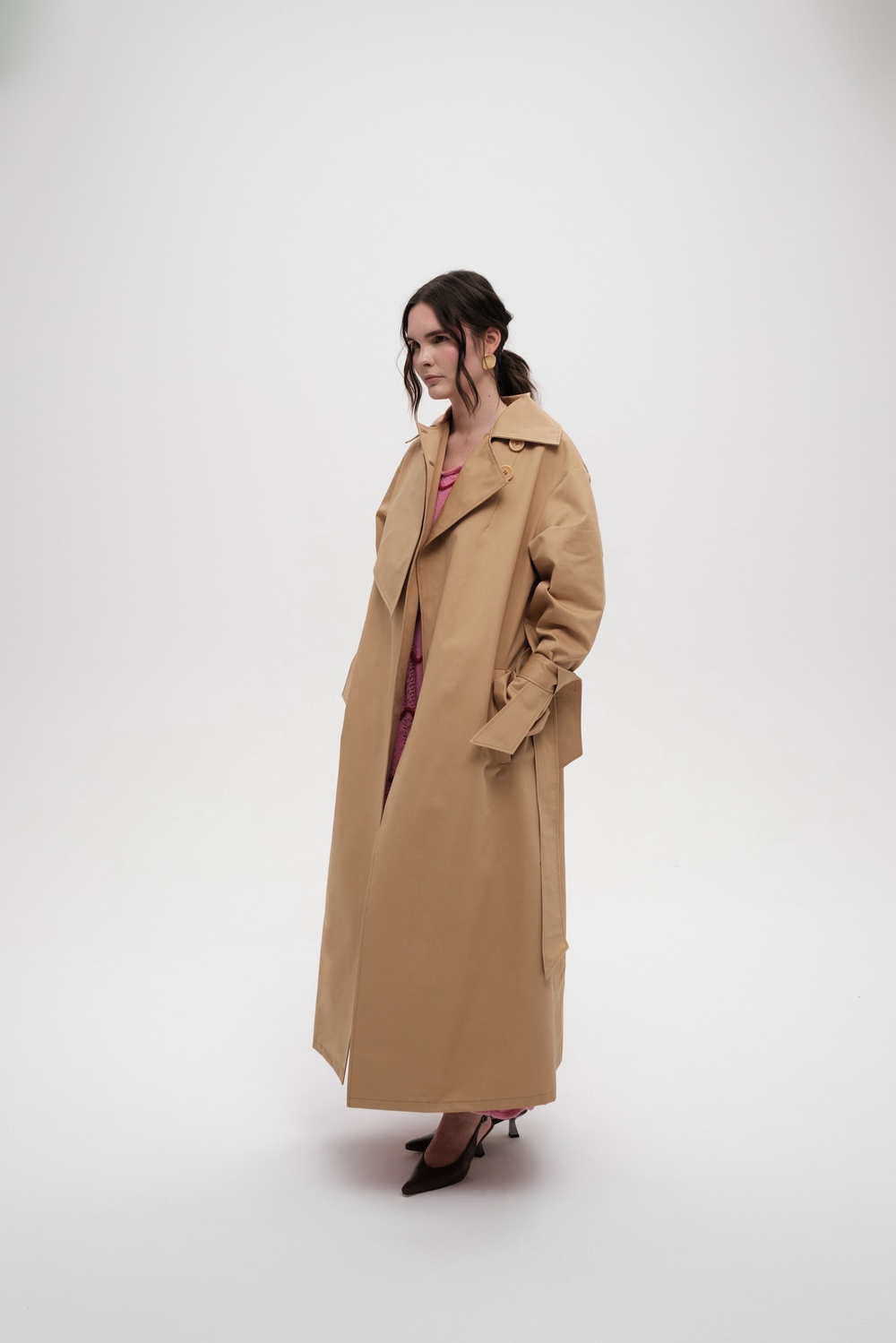 Бежевый тренч с двумя кокетками