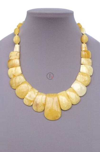 колье из жёлтого матового янтаря