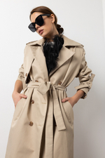 Не базовая футболка в молочном оттенке с воздушным декором