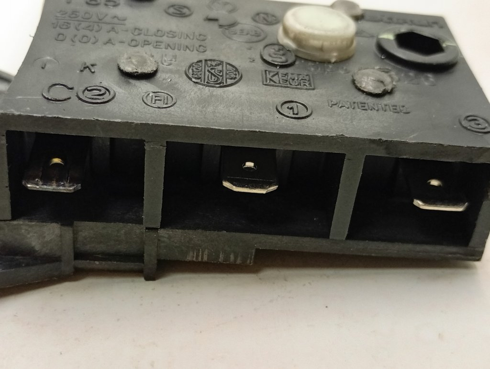 WMV1600BY/01 кт39 Устройство блокировки люка для стиральной машины Bosch 165507 б/у