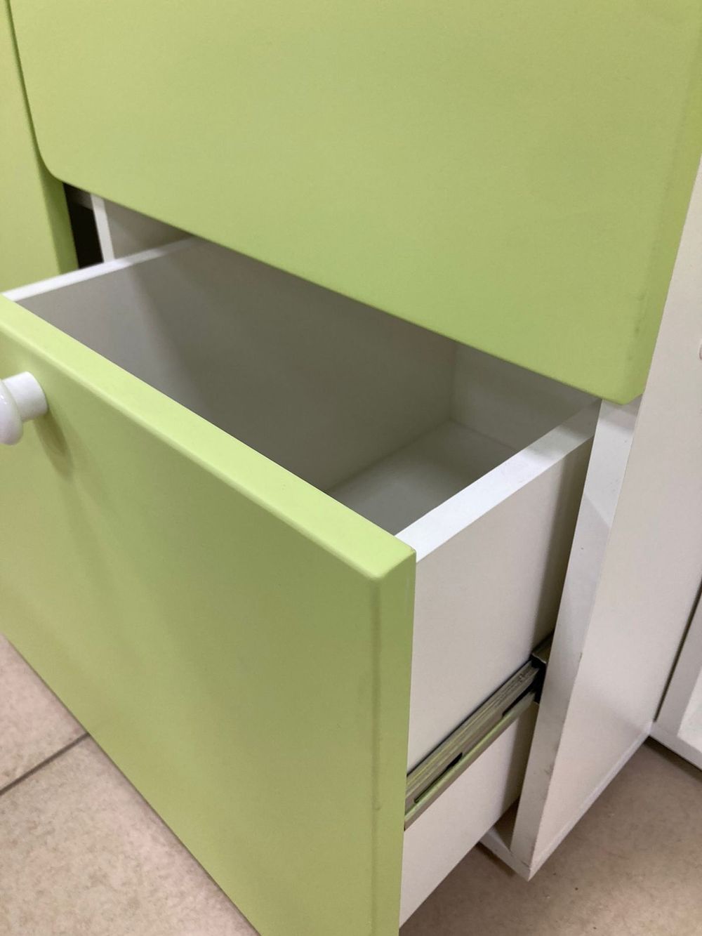 Шкаф 2-х дверный с ящиком Диагональ МДФ белый/мята