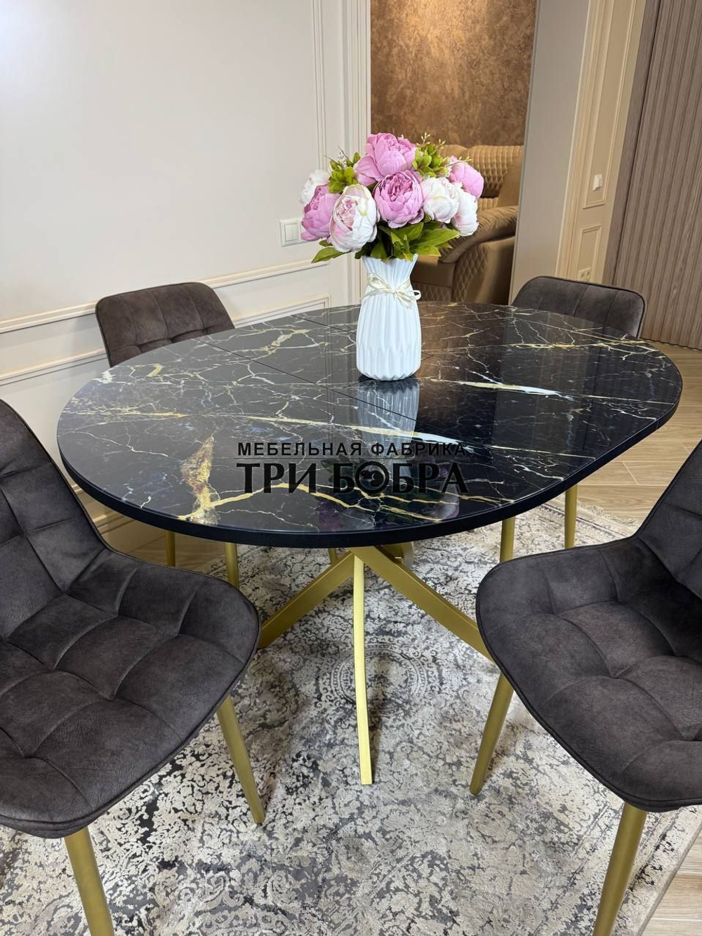 Круглый раздвижной стол "Черный мрамор", и стулья "Бостон" коричневый