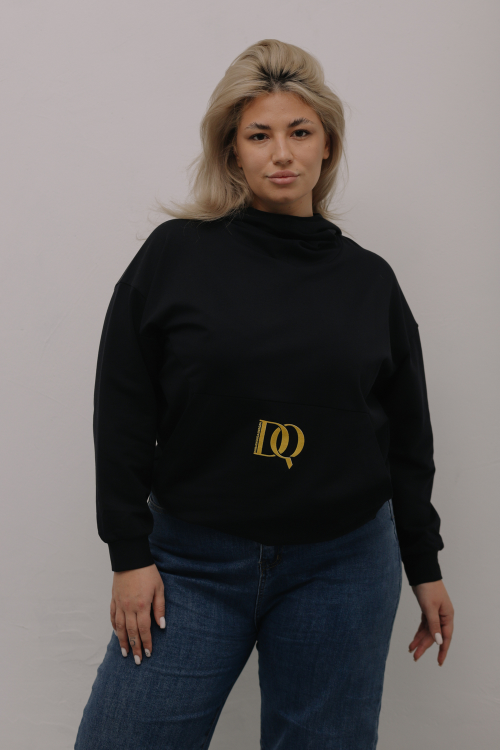"DQ" қара худи