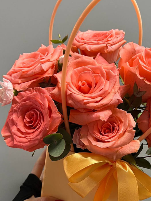 Композиция из роз "Амстердам"