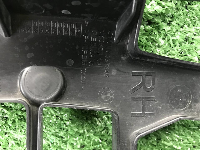 Кронштейн переднего бампера BMW 5er G30 (17-20)