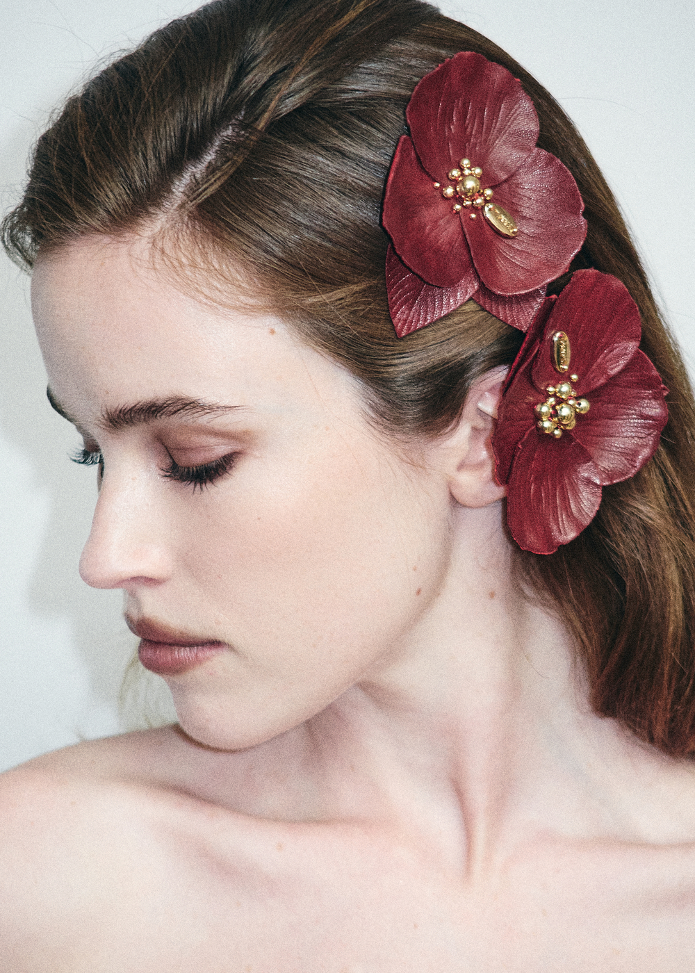 Заколка пион из натуральной кожи