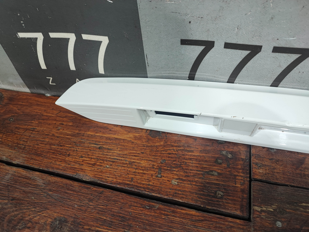 Накладка крышки багажника LADA Granta 18-нв Б/У Оригинал 8450103775