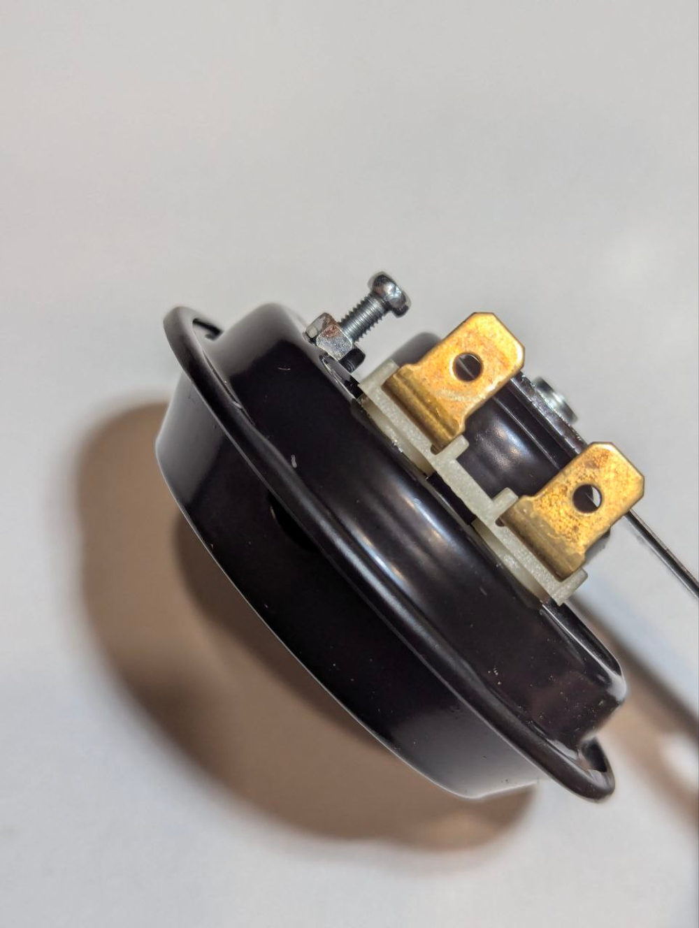 Звуковой сигнал 12V для мототехники, мопедов и скутеров компактный, громкий, надежный