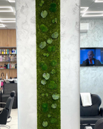 Панно из микса стабилизированного мха, искусственного мха и растений.