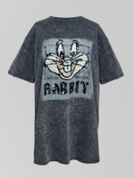 Футболка 9923 удлиненная с принтом из пайеток и надписью Rabbit