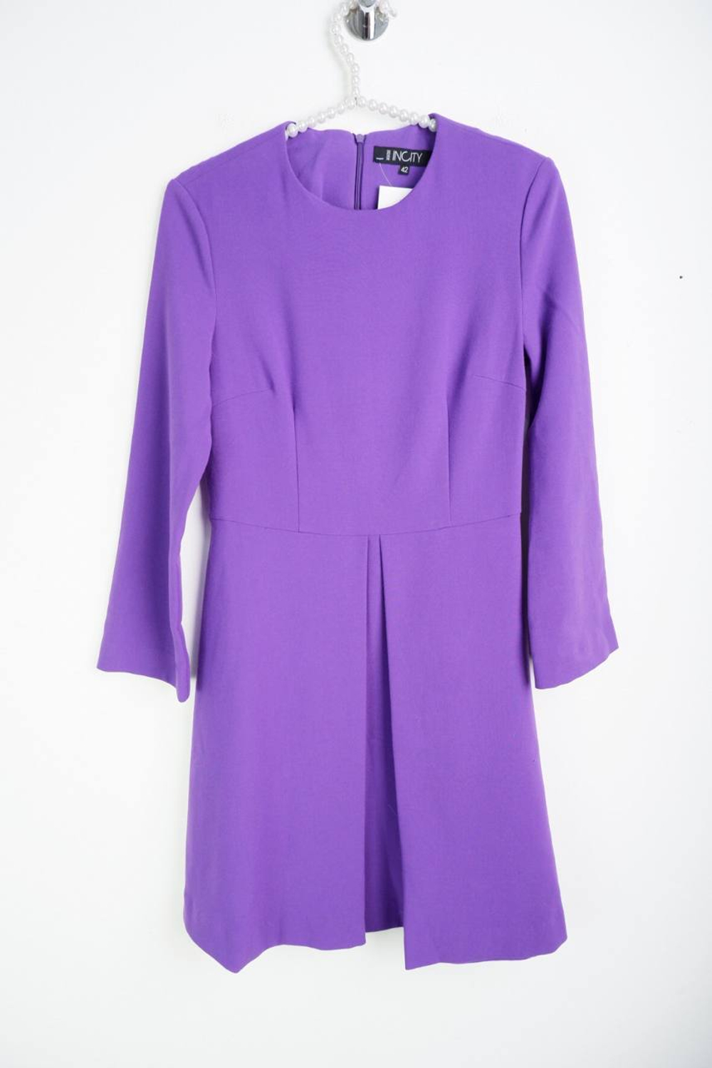 Платье Incity красивого оттенка, визуально на 42 размер