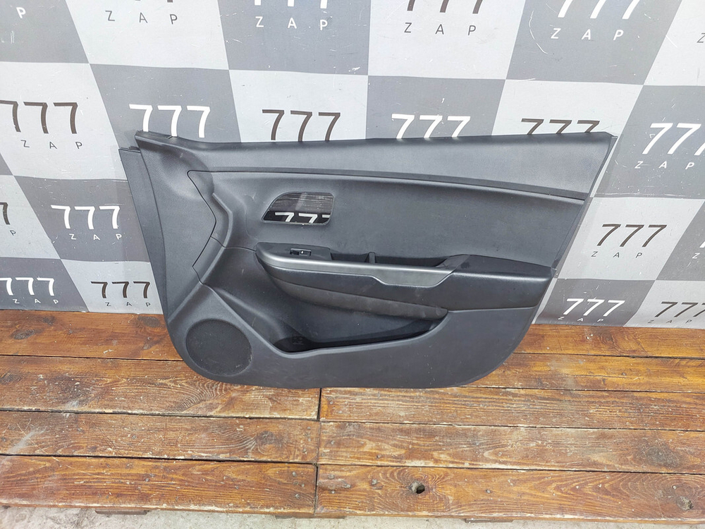 Обшивка двери передней правой Kia Rio 3 (QB) 11-17 Б/У Оригинал 823204Y000