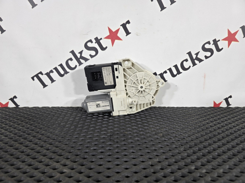 Моторчик стеклоподъемника левый 2020г.