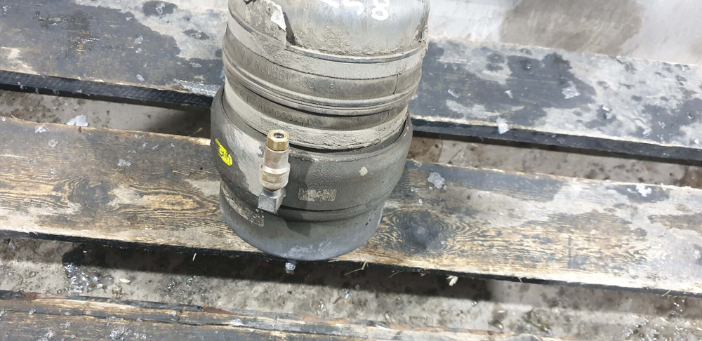 пневмостойка передняя левая Kia Quoris (KH)  Б/У Оригинал 546113t900