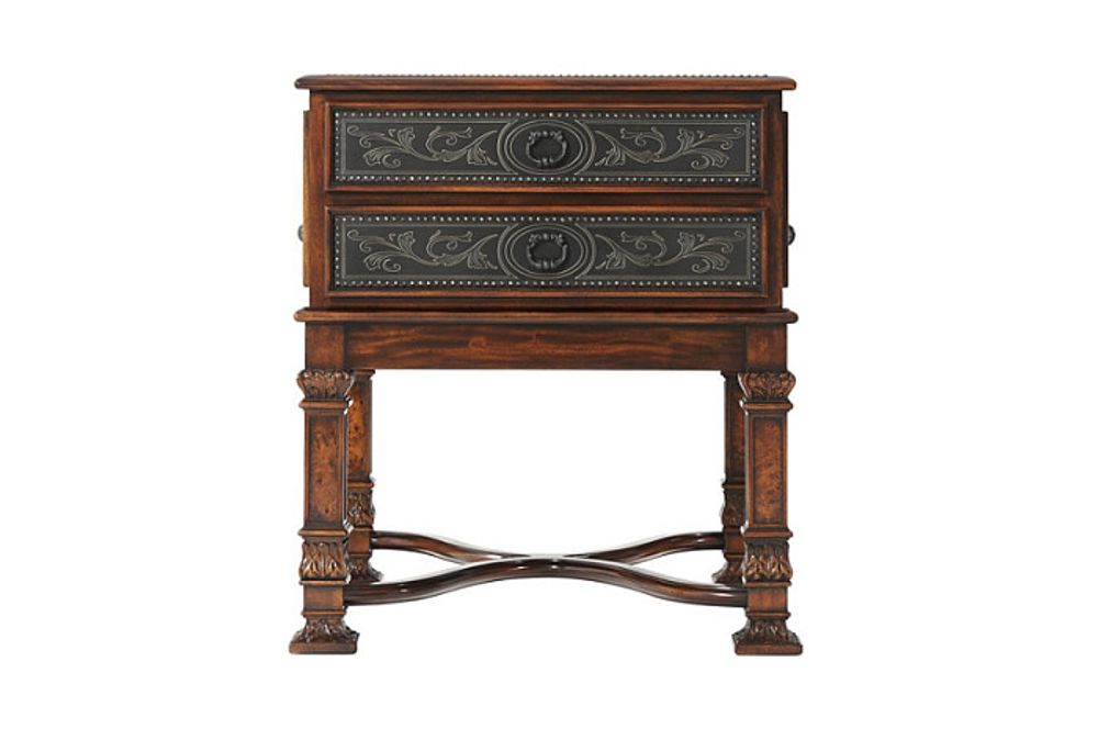 Прикроватный комодик "Оружейный"