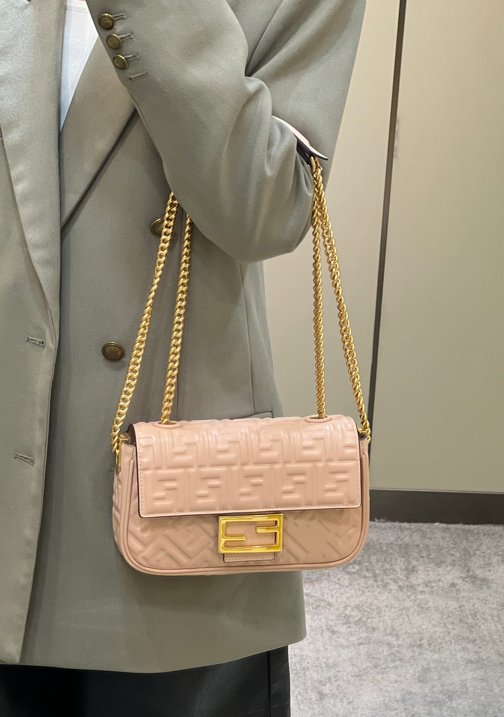 Fendi Baguette Chain Bag 24 cm
