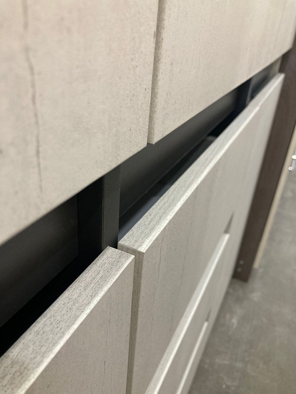 Комод Мрия КМ-15 Бетон пайн светлый/графит