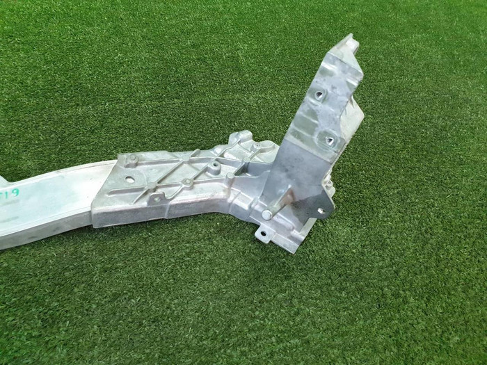 Кронштейн передней панели Mercedes GLC X253 15-22