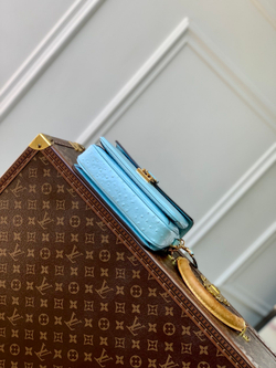 Louis Vuitton Pochette Metis East West