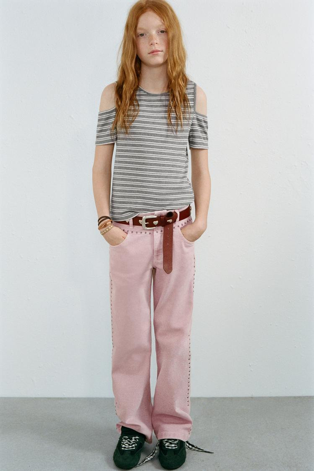 ZARA ДЖИНСЫ FLARE С ЗАКЛЕПКАМИ, РОЗОВЫЙ