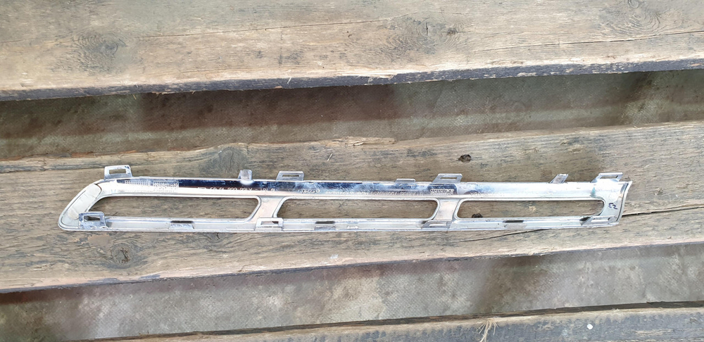 Молдинг решетки радиатора Mercedes GL GLS (X166) 15-19 Б/У Оригинал A1668881885