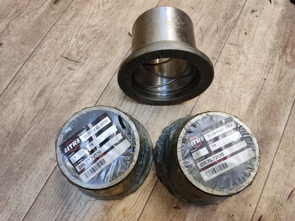 Втулка 205-70-72130