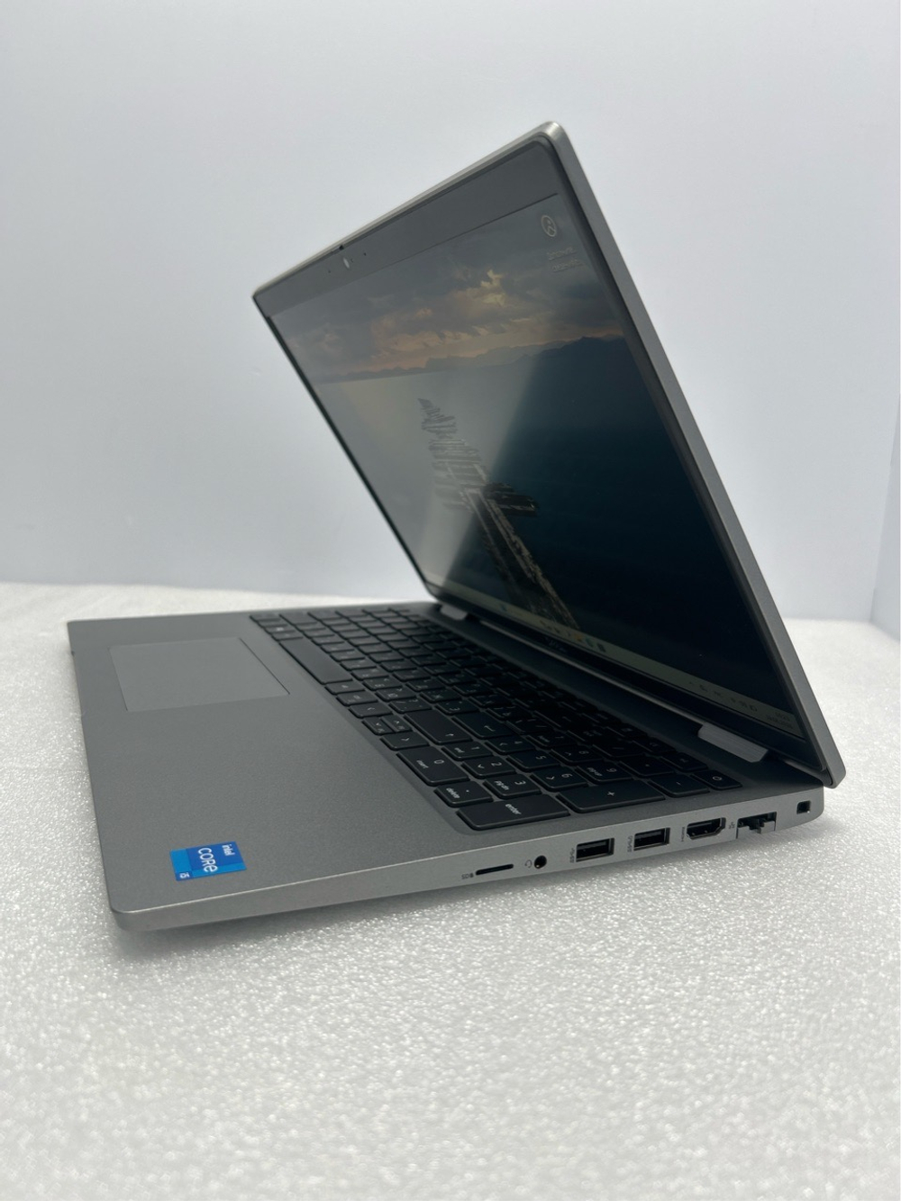Ноутбук Dell Latitude (5520-0501)15"/Intel Core i5 1135G7/RAM 8 GB/ SSD 256 GB/ Intel Iris Xe Graphics/1920 x 1080/IPS/DOS/Подсветка кл-ры:LED/серый. Состояние: B2