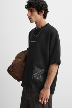 ZARA ТОЛСТОВКА С НАШИВКОЙ И ПРИНТОМ, ЧЕРНЫЙ